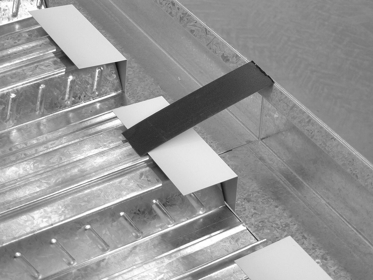 Photo displaying permanent steel deck floor – formwork for the floor and edge of the composite floor.