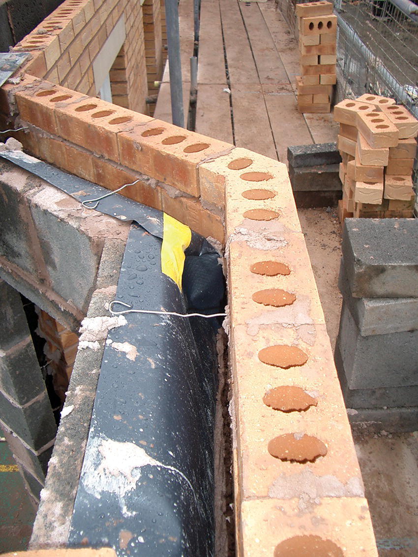 Photo displaying bridged cavity trays in a wall.