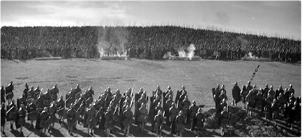 Figure 8.9 Internal rhythm: high angle placement in Spartacus (Kubrick, 1960). In Spartacus, the tempo of the Roman legion’s formations moving into position is slowed by the high camera placement, allowing the patterns to play out in very long takes, even in a series of closer shots where flaming logs are rolled down the hills to halt the Roman attack. Source: Copyright 1960 Universal International.