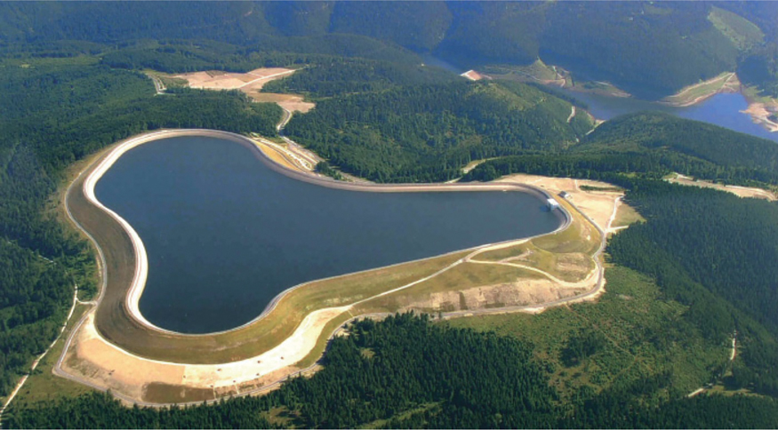 The illustration shows an aerial view of the Goldisthal pumped-storage power plant located in Germany.