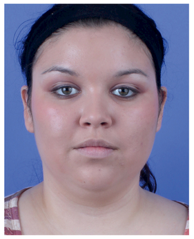 WOMAN'S UPPER AND LOWER EYELIDS LINED WITH PENCIL