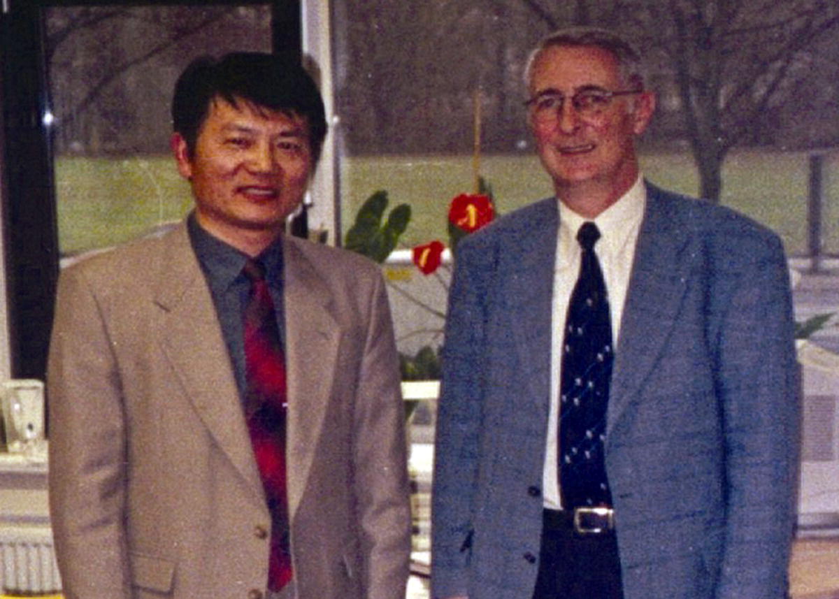 Photo of Professor Xiaoting Rui (left) standing beside Professor Lutz Sperling (right).