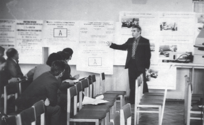 Photograph of Dr. Lev Klyatis during his lecture for professionals in reliability testing and prediction (Latvia, 1974).